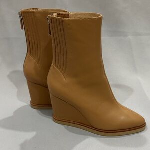 NWOT Lola Cruz Tan Leather Wedge Booties – EU 36 (US 5.5–6)